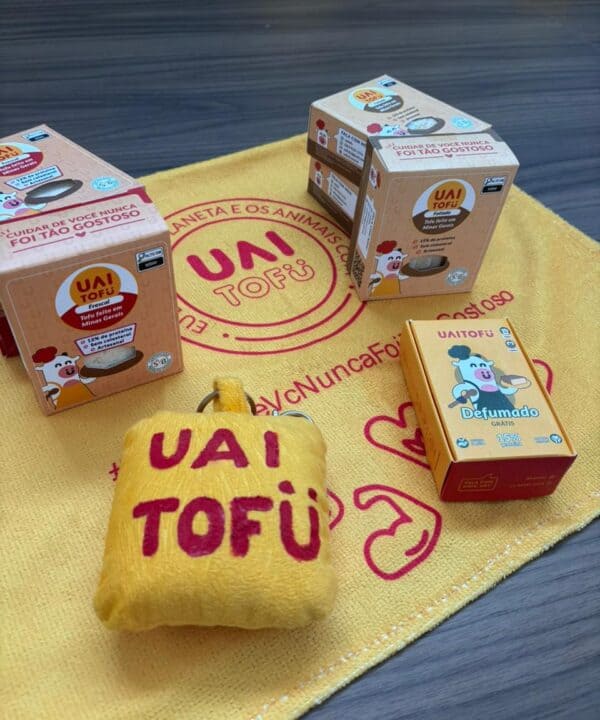 Tofu de soja orgânico UAI Tofu com embalagem sustentável e produtos de alta qualidade, ideal para uma alimentação saudável e vegetariana.